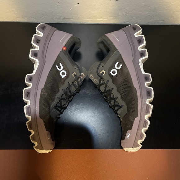 On Running woman Black and Purple Athletic Shoes size 10 - Picture 3 of 8